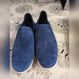 Sz 9: UGG Like New Men's Suede Blue Shoes